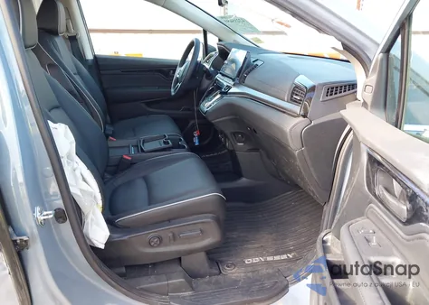 2025 Honda Odyssey Touring z USA, uszkodzony, nr VIN 5FNRL6H86SB003646